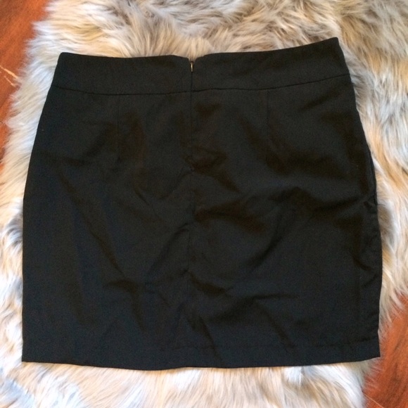 Forever 21 Bow Skirt - Picture 2 of 4